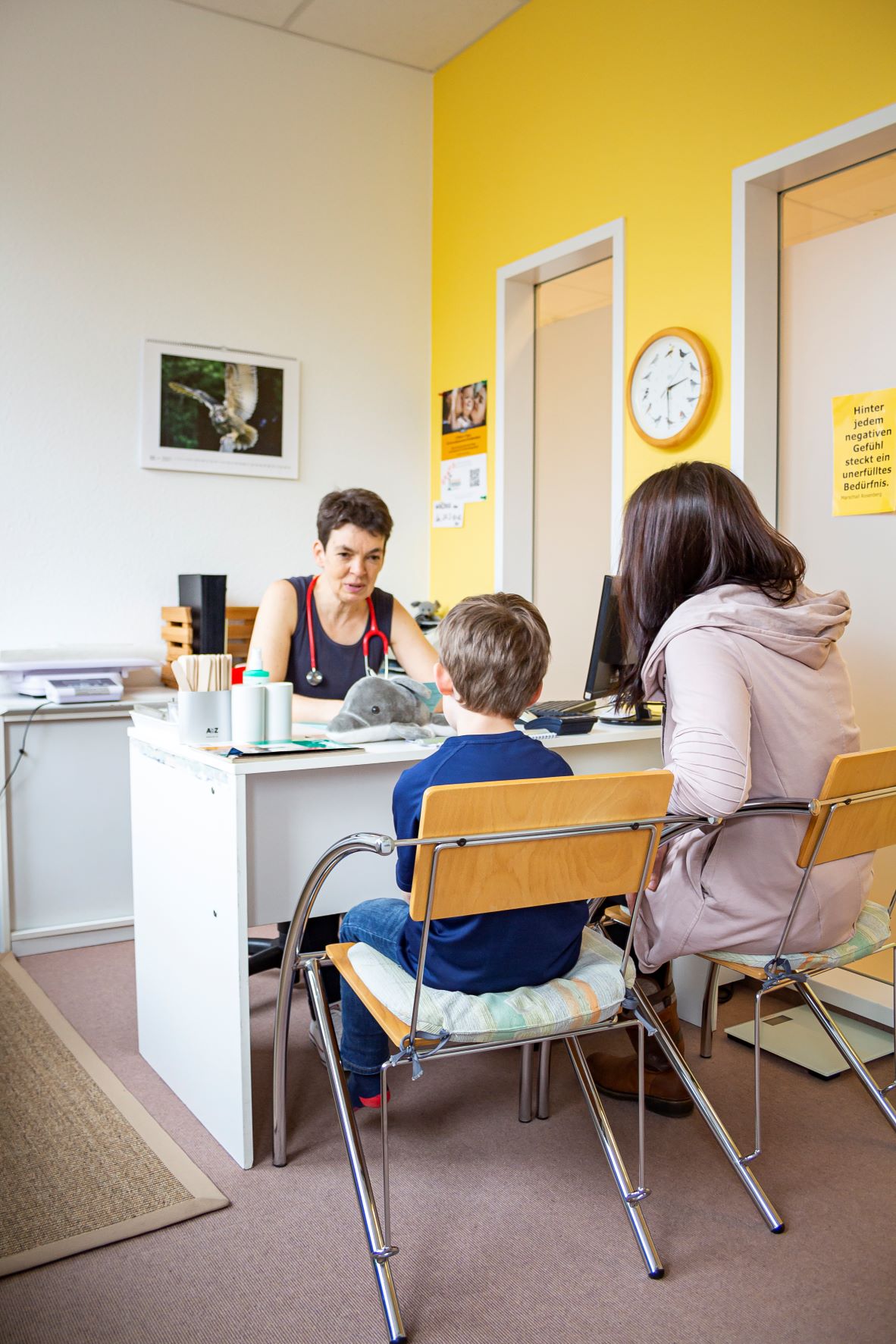 Dr. Ulrike Gillert im Gespräch mit den Patienten